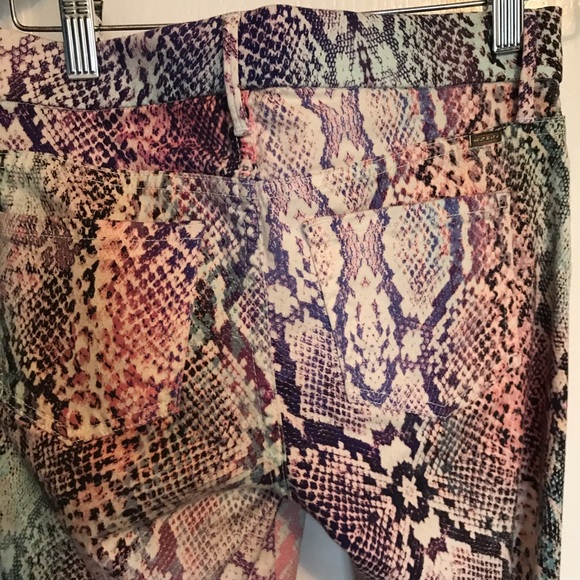 Sexy fit Marciano stretchy jeans. - Picture 2 of 4